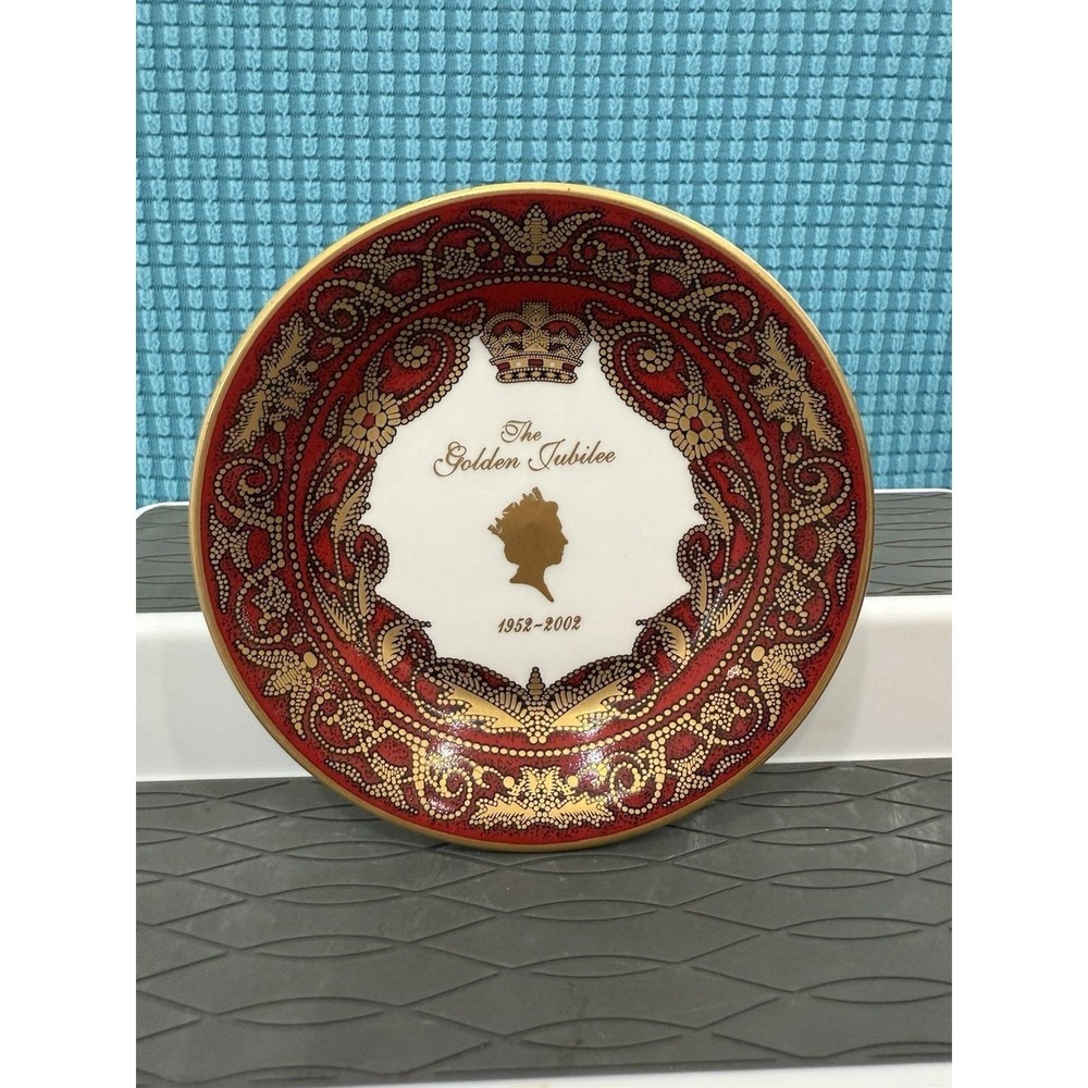 QUEEN ELIZABETH II GOLDEN JUBILEE HISTORIC ROYAL PALACES SOUVENIR DISH PLATE